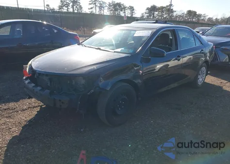 2014 Toyota Camry Hybrid Le z USA, uszkodzony, nr VIN 4T1BD1FKXEU117463